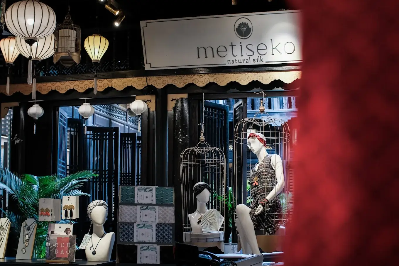 Metisekoで探せるシルク製品をイメージしたホイアンのシルク製品