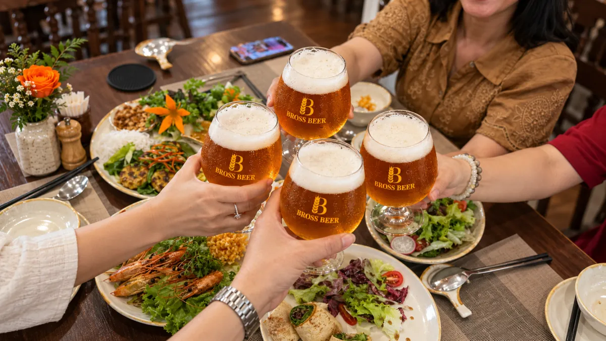 クラフトビールとThe Hanoianの料理