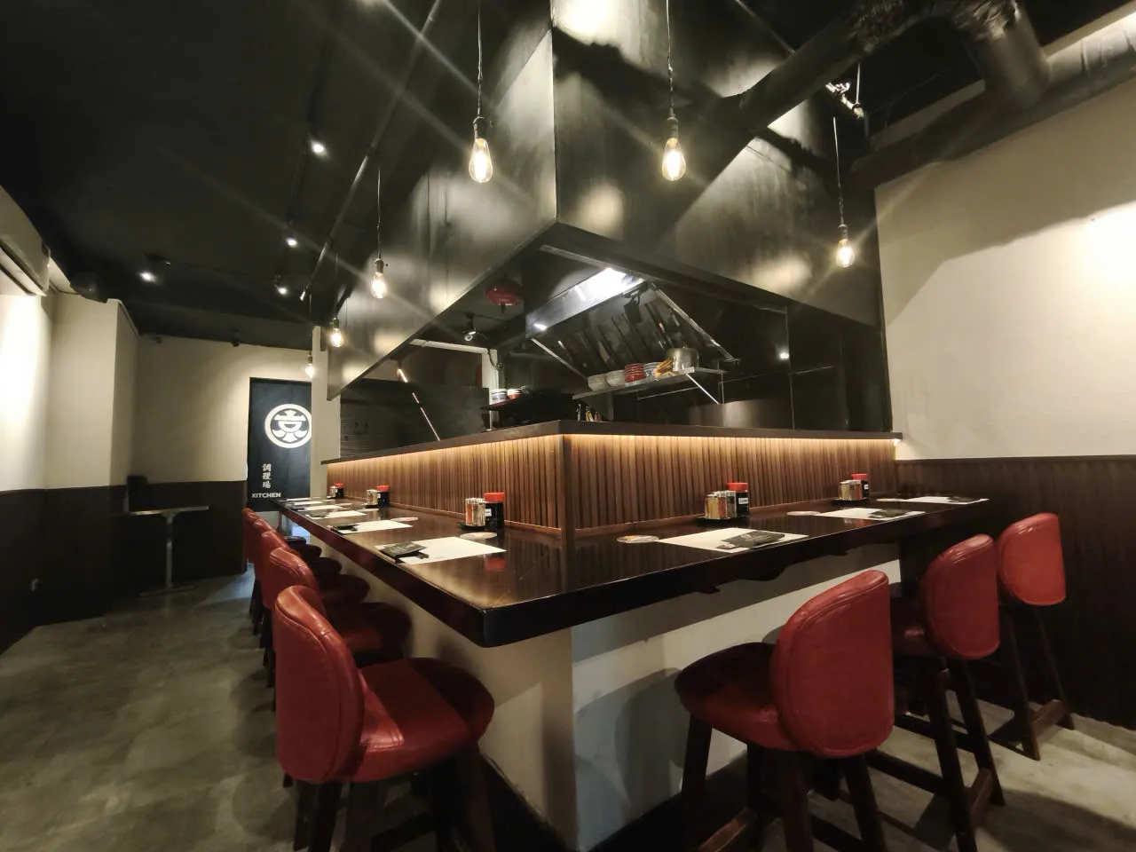 KYOICHI RAMEN IZAKAYAのカウンター席