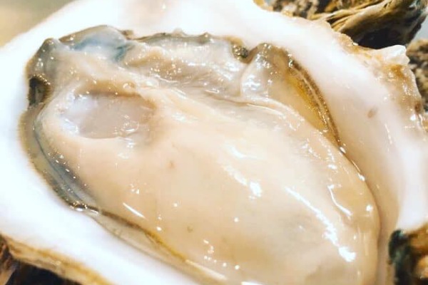 日本は兵庫県産の室津牡蠣を使用