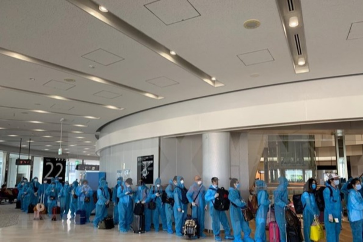 日本から190人以上のベトナム人が帰国、救援便で