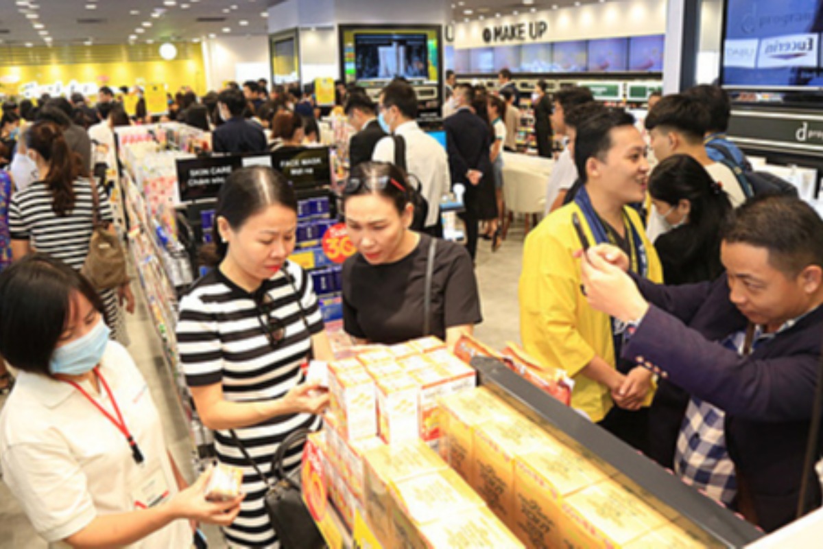 マツキヨがホーチミン1区にオープン、買い物客で賑わう