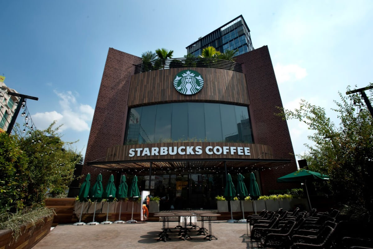 スターバックス・ニューワールド店の来店者へ医療申告呼びかけ