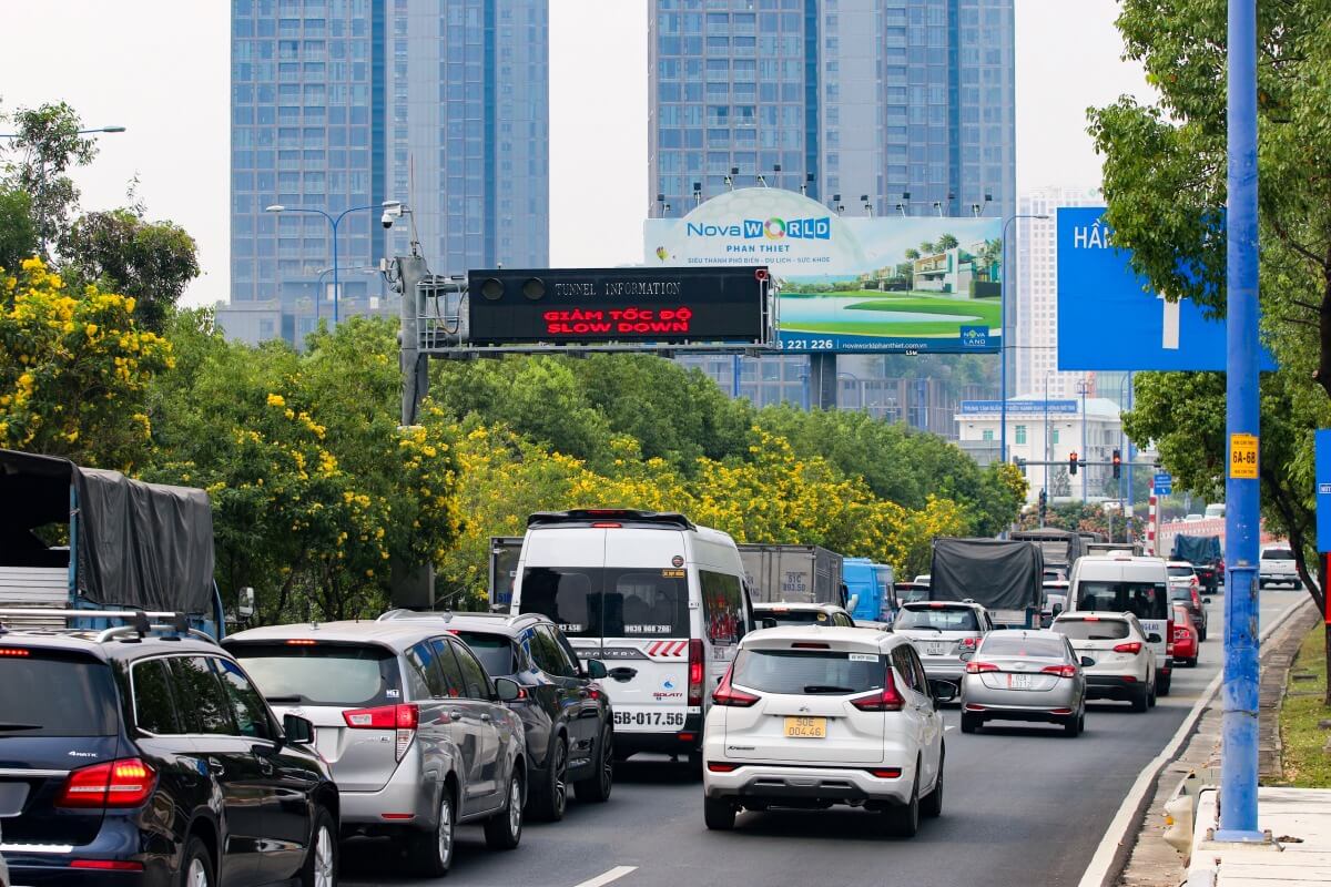 ホーチミン市、一部道路にレーダー式速度標識を設置