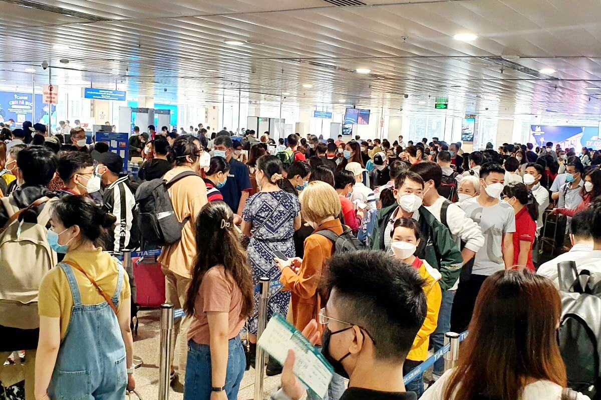 テト目前、帰省や旅行でタンソンニャット国際空港が大混雑