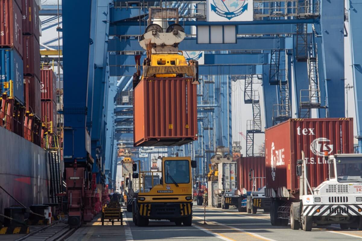 ベトナムの成長率予測を5.3%に引き下げ　世界銀行