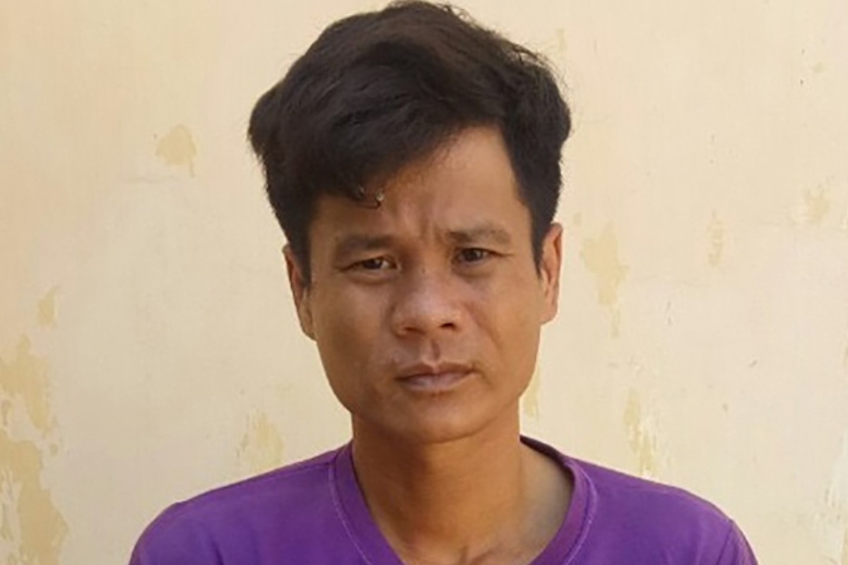 人民委員会へ侵入し国旗を破った「国旗侮辱罪」の男、逮捕