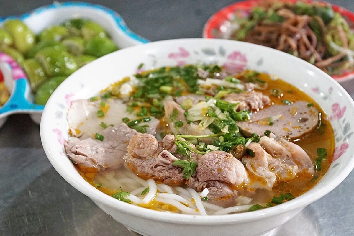 愛媛県の小中学校がブンボーフエを給食メニューで提供