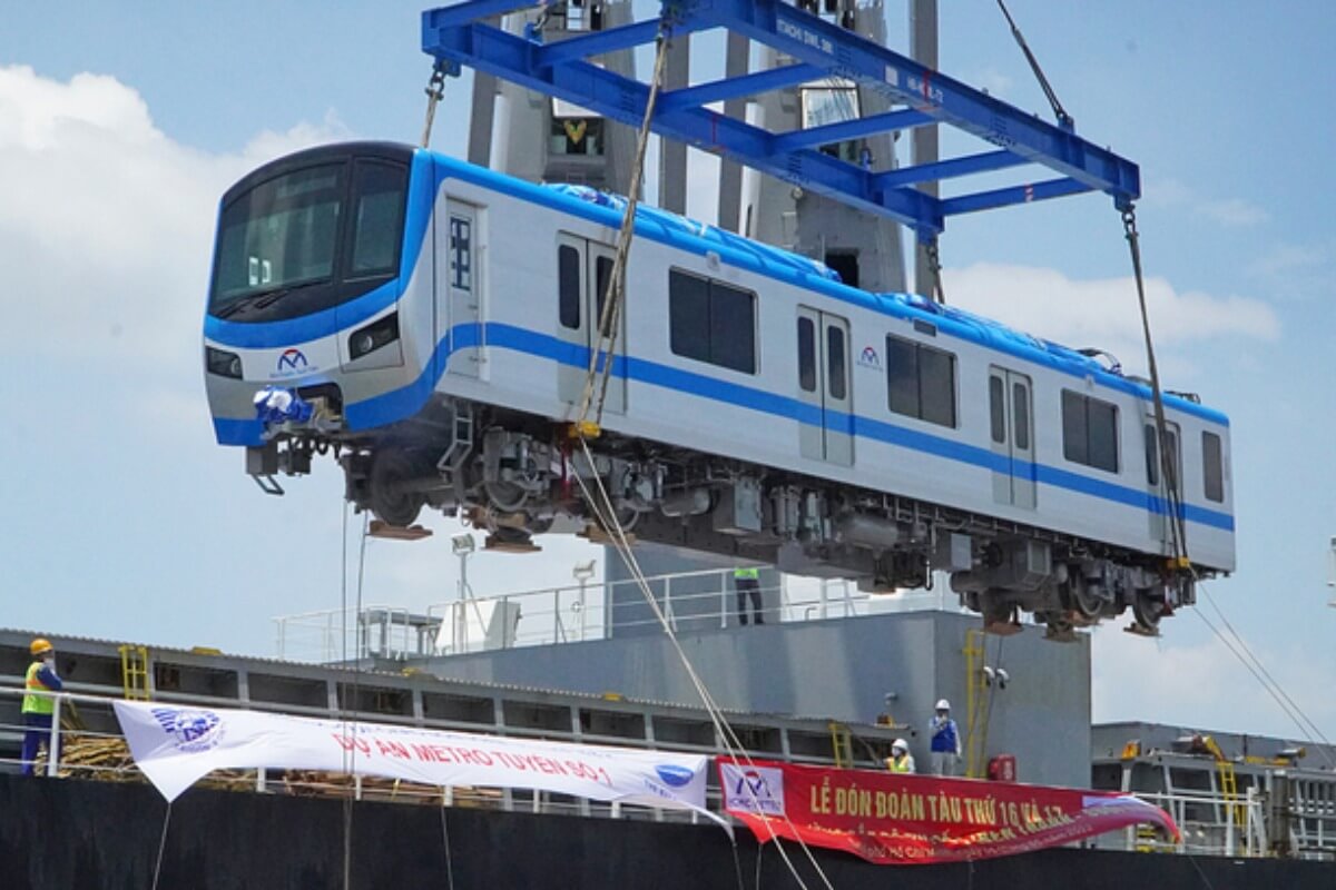 ホーチミン初メトロ1号線、最後の列車が日本から到着
