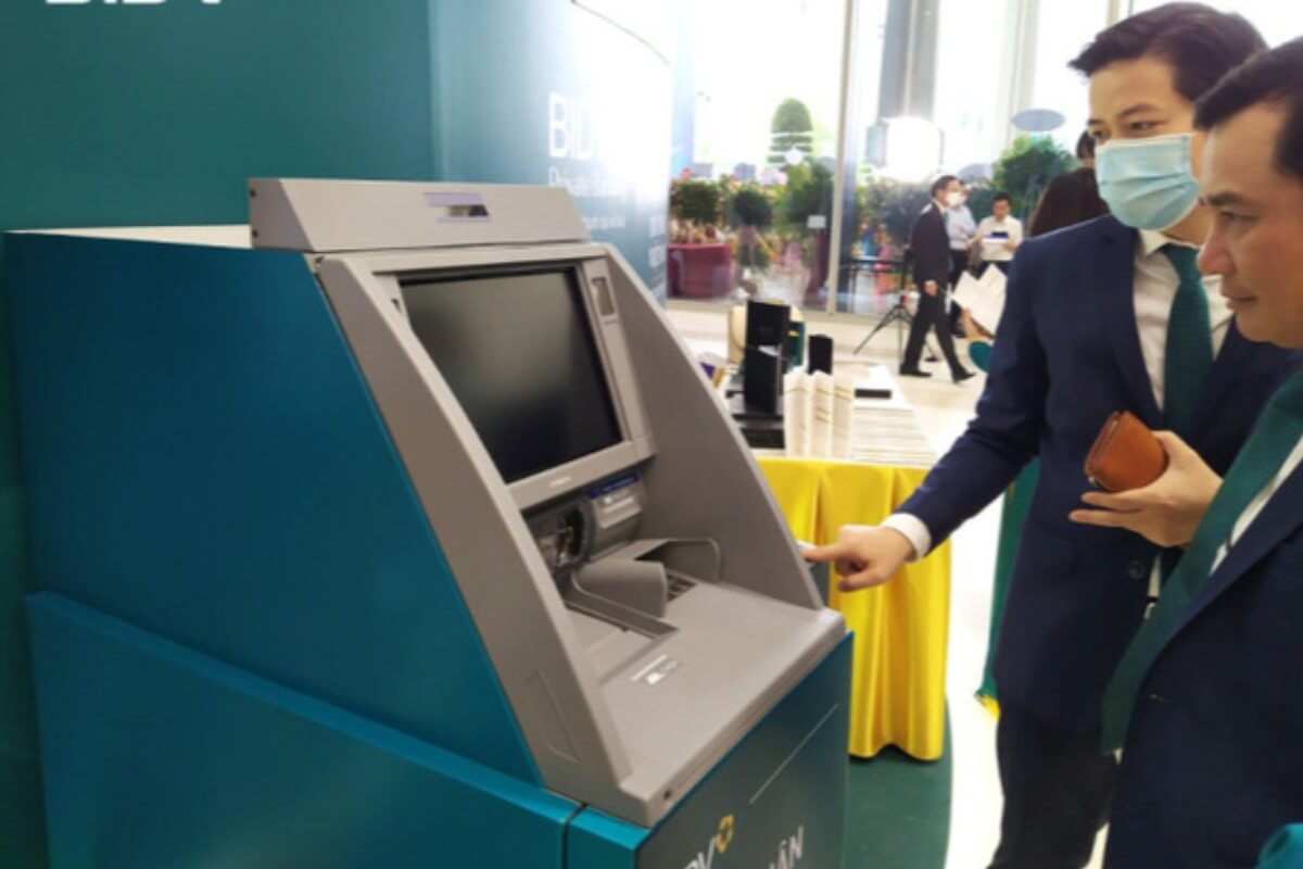 ベトナム、チップ付きIDでのATM現金引き出しを試験的に開始