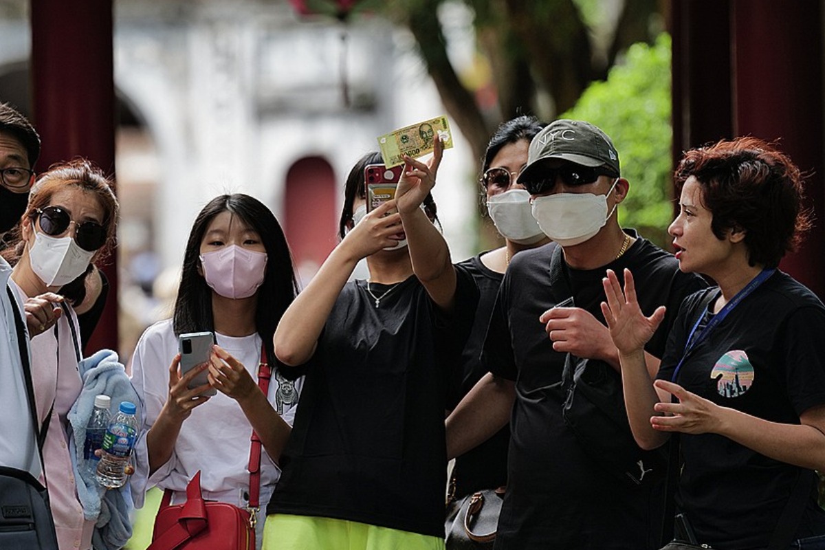 5月の海外旅行者数は約13倍に増加