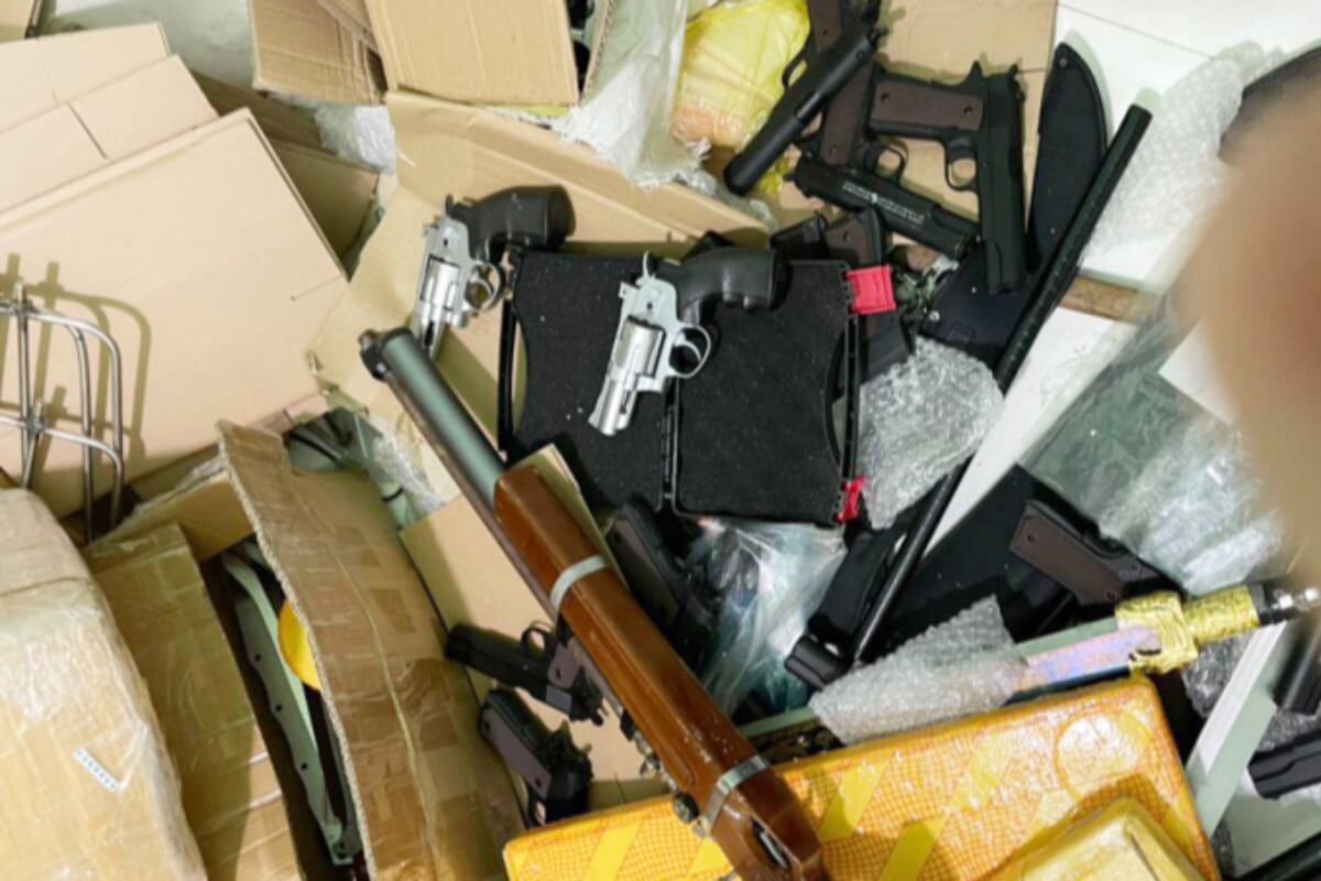 ホーチミン市で拳銃など違法武器2000点以上を押収