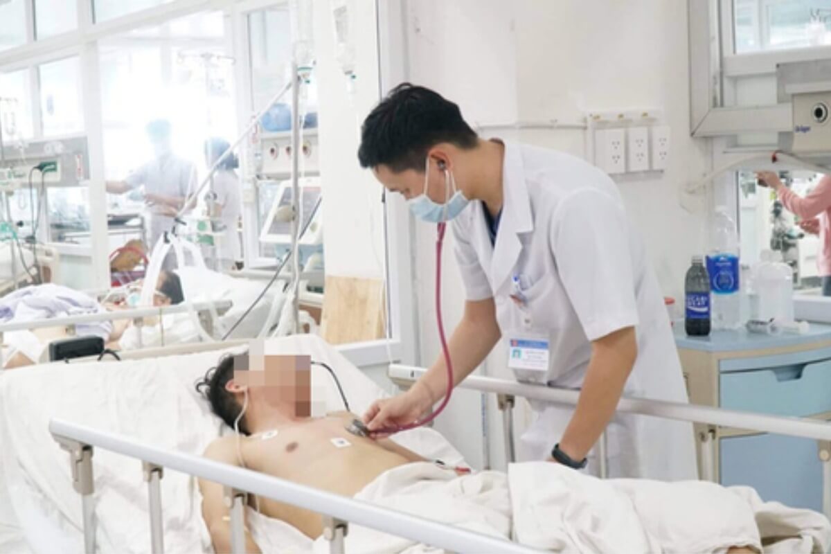 セミの幼虫を食べたベトナム人男性3人、深刻な症状で入院