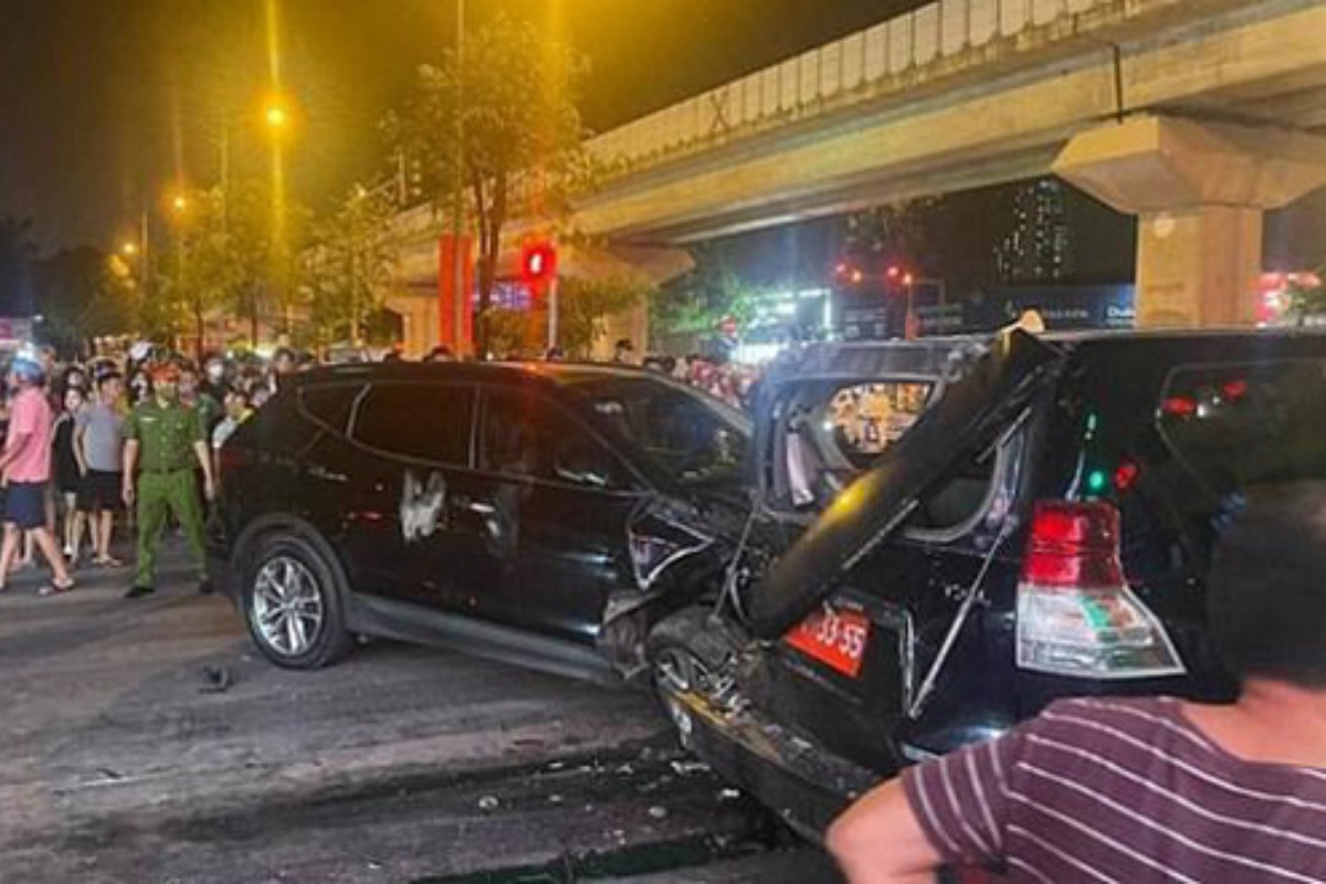 ハノイ市内でSUV車が暴走、車とバイクを巻き込み1人死亡