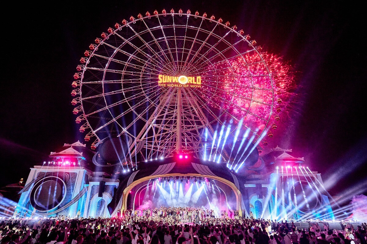 ダナンの音楽祭に2万人が参加、花火が空を彩る