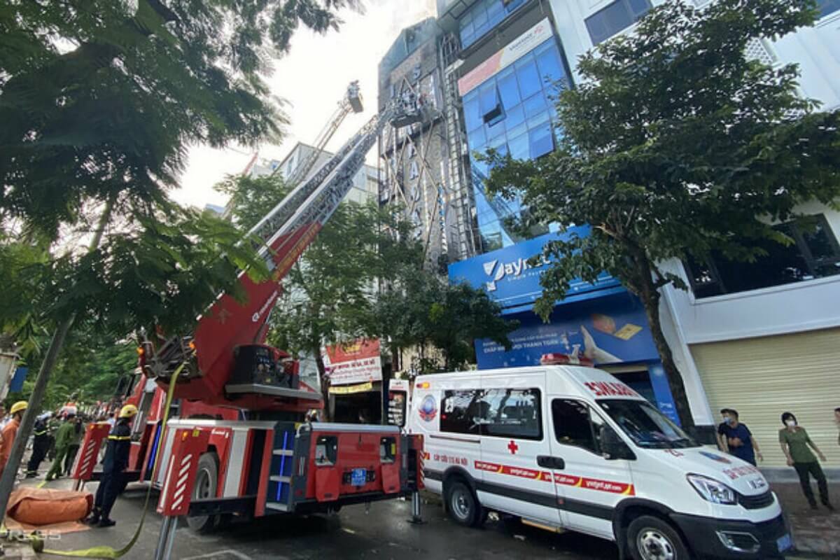 ハノイ市内のカラオケ店で火災、消防士3人が死亡
