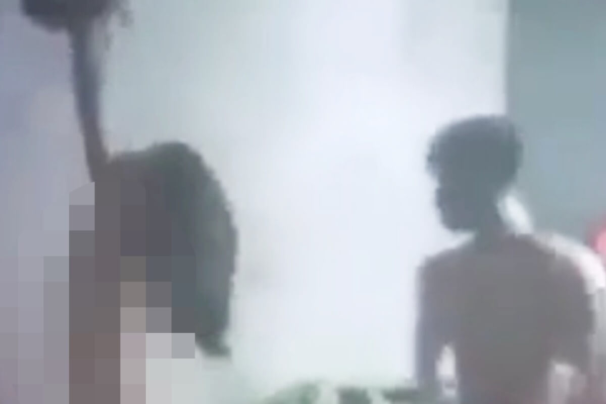 全裸の娘を天井から吊るし虐待、ネットで動画が拡散され大炎上