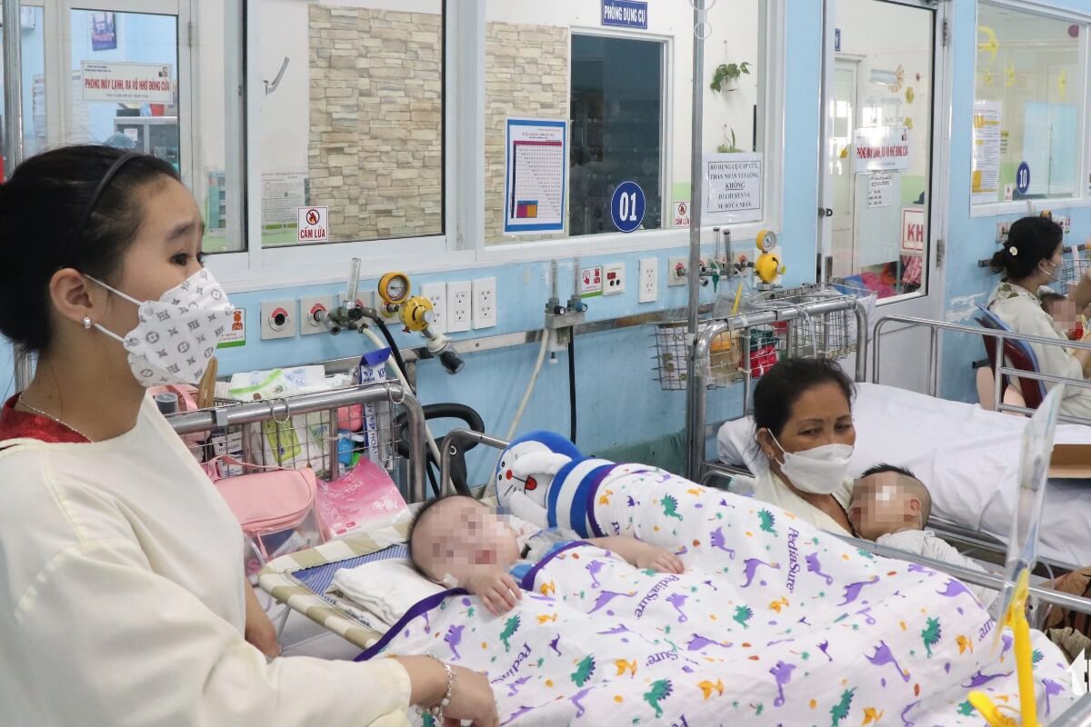 ハノイ・ホーチミンで病床不足、子どもの呼吸器疾患急増で