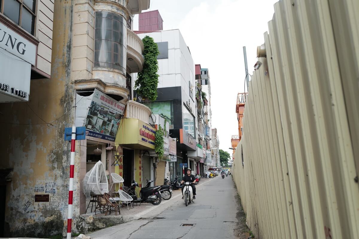 ハノイ市のメトロ工事、周辺地域の地盤沈下と家屋被害が問題に