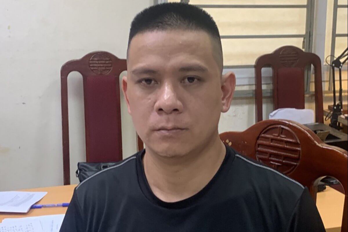 既婚男性が恋人とバイクに乗っていた男性を刺殺