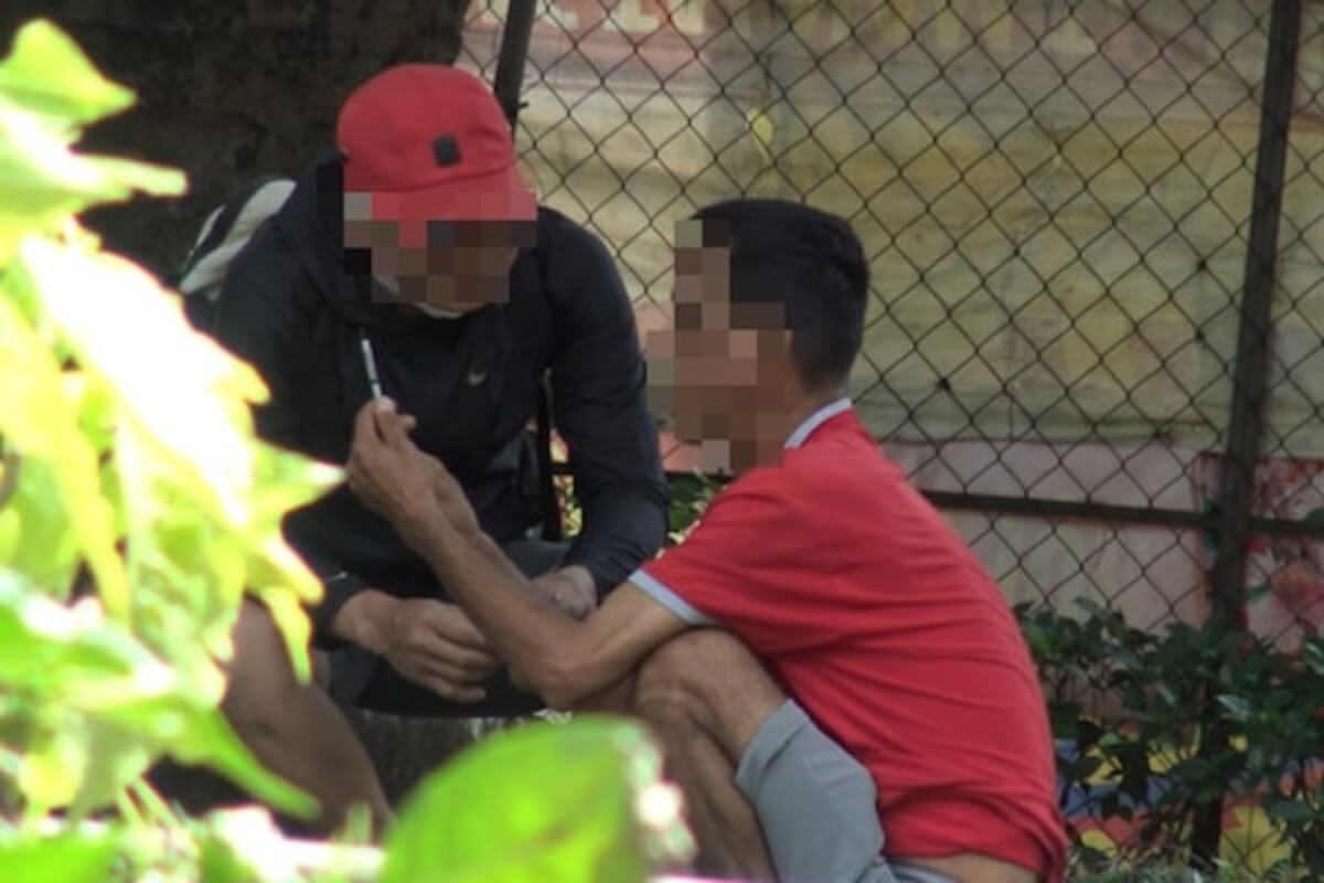 白昼堂々と薬物を注射、荒れるホーチミン市中心部の公園