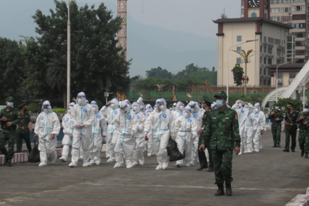 中国から不法滞在のベトナム人110人が送還、指名手配者1人を含む