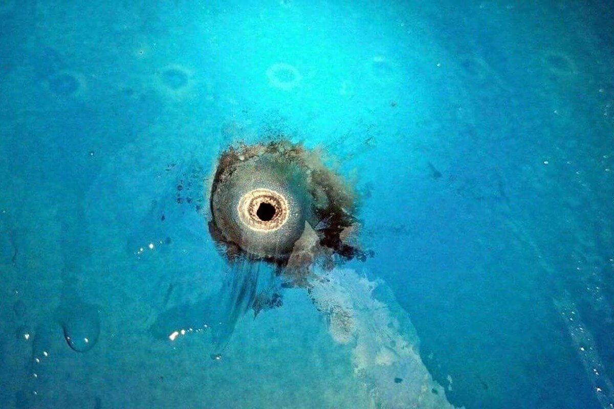タンソンニャット国際空港への落雷で機体に穴、従業員2人が搬送