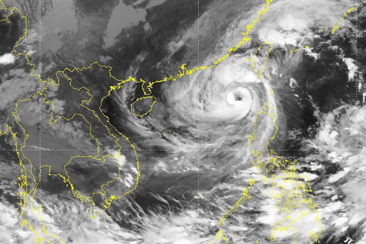 台風ネサット、ベトナム北中部に接近