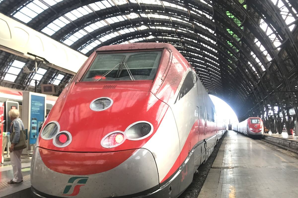 ベトナム政府、時速250キロの高速鉄道を検討