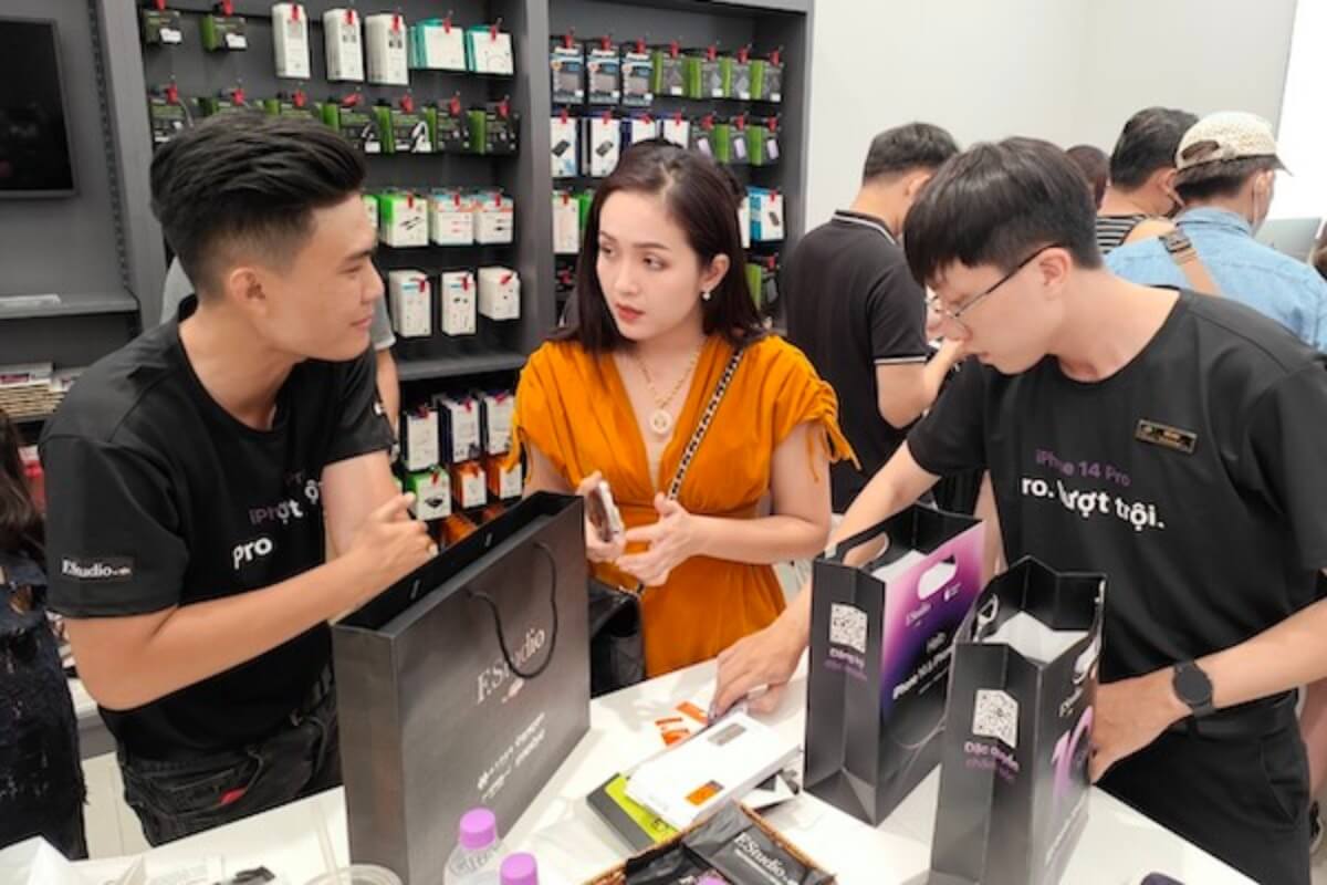 中国ゼロコロナ政策の影響、ベトナムの「iPhone 14」品薄へ