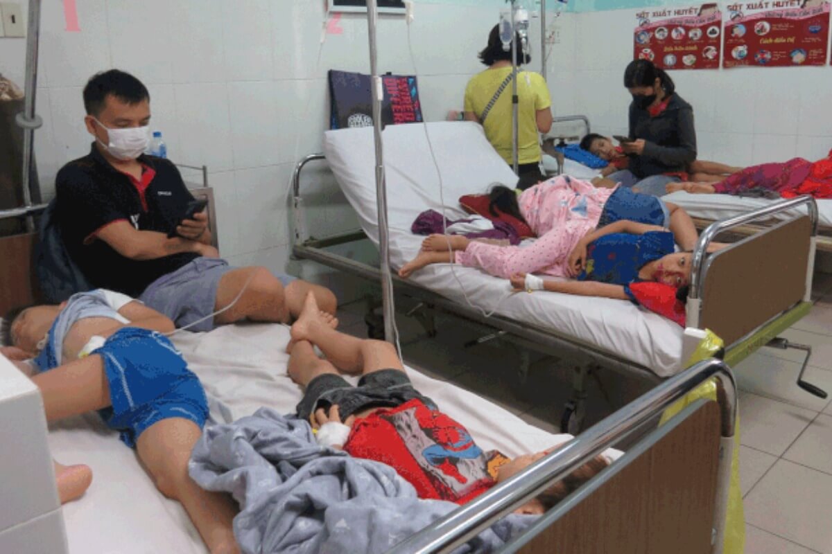 ニャチャンの学校で900人以上の集団食中毒、児童1人死亡