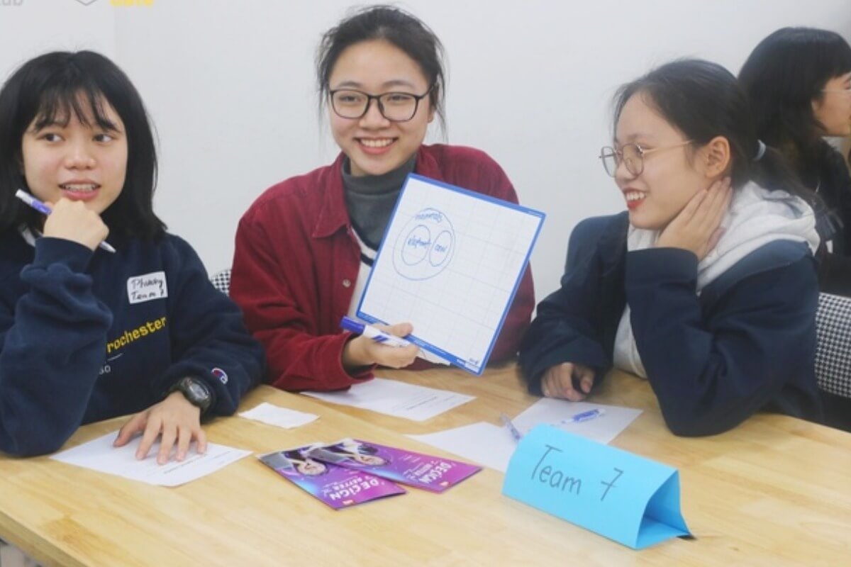 ベトナムの高校・大学、外国語クラブを義務化