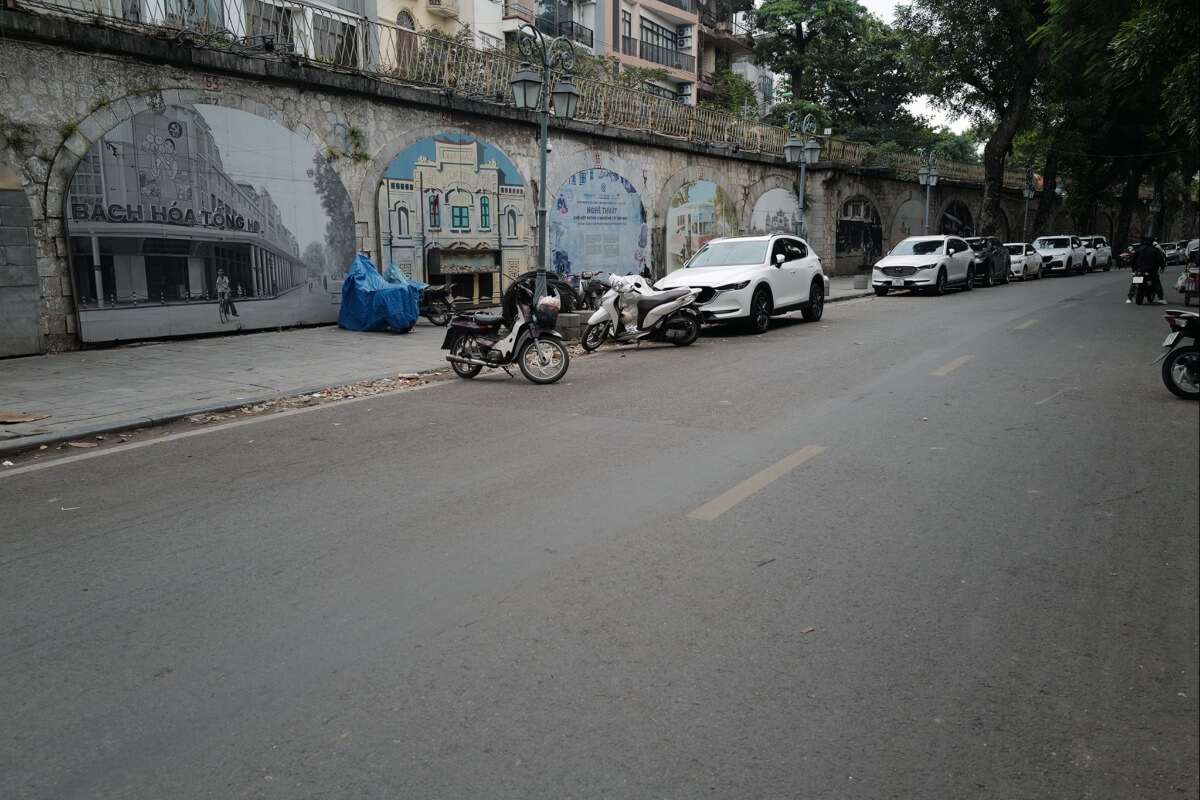 ハノイ市のフンフン壁画通り、激しい劣化に見舞われる