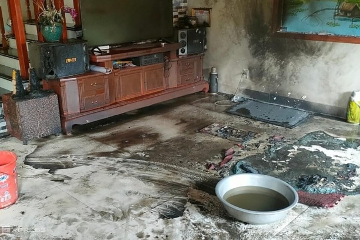 相続争いで娘が家に火を放つ、家族3人が死亡