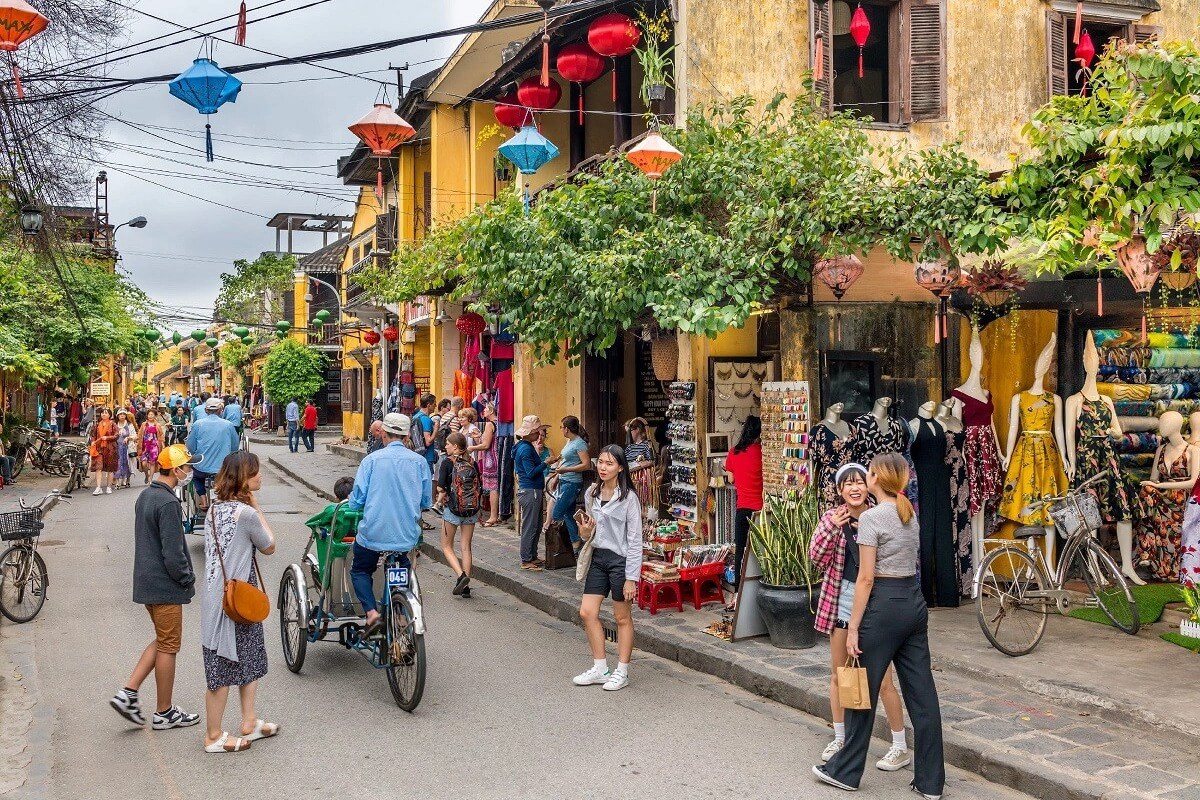 ベトナム:新型コロナ感染者389人、前日比69人増 15日