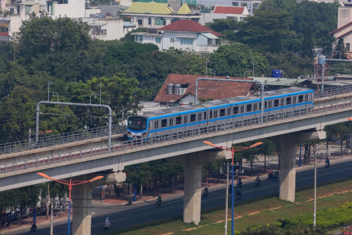 ホーチミン市メトロ1号線、駅周辺には陸橋や駐車場を建設