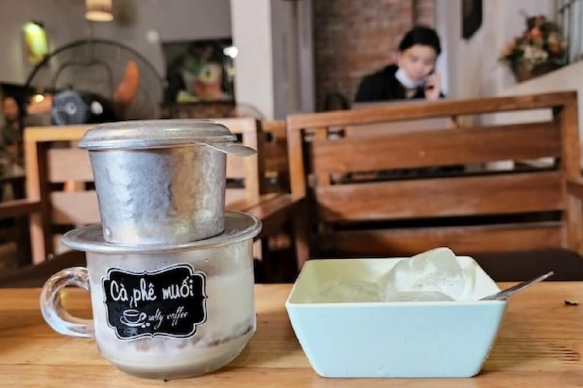 フエで味わうべき一品、名物「塩コーヒー」