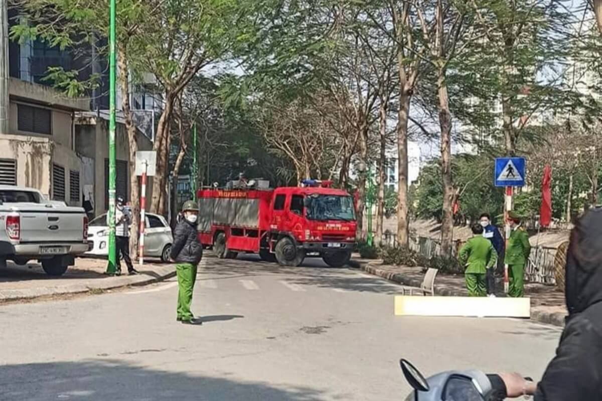 ハノイの路上で女性が焼身自殺、ガソリンに火を付ける