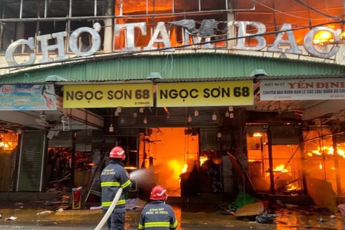ハイフォン最大の市場、大規模な火災被害で全焼
