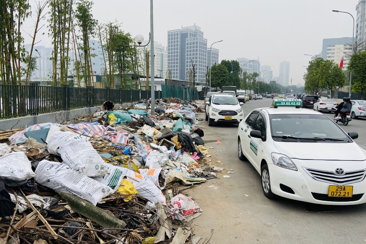 ハノイのゴミ処理場を住民が封鎖、郊外では道路にゴミが山積み