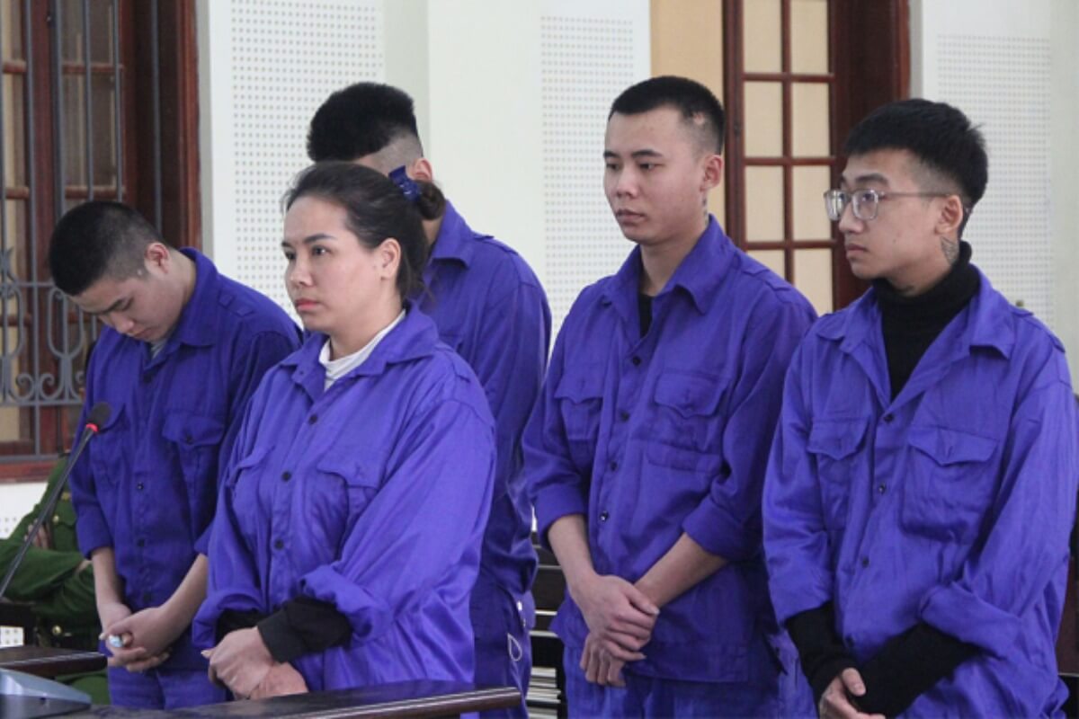 ゲアン省のアメリカ人刺傷事件、被告5人に実刑判決