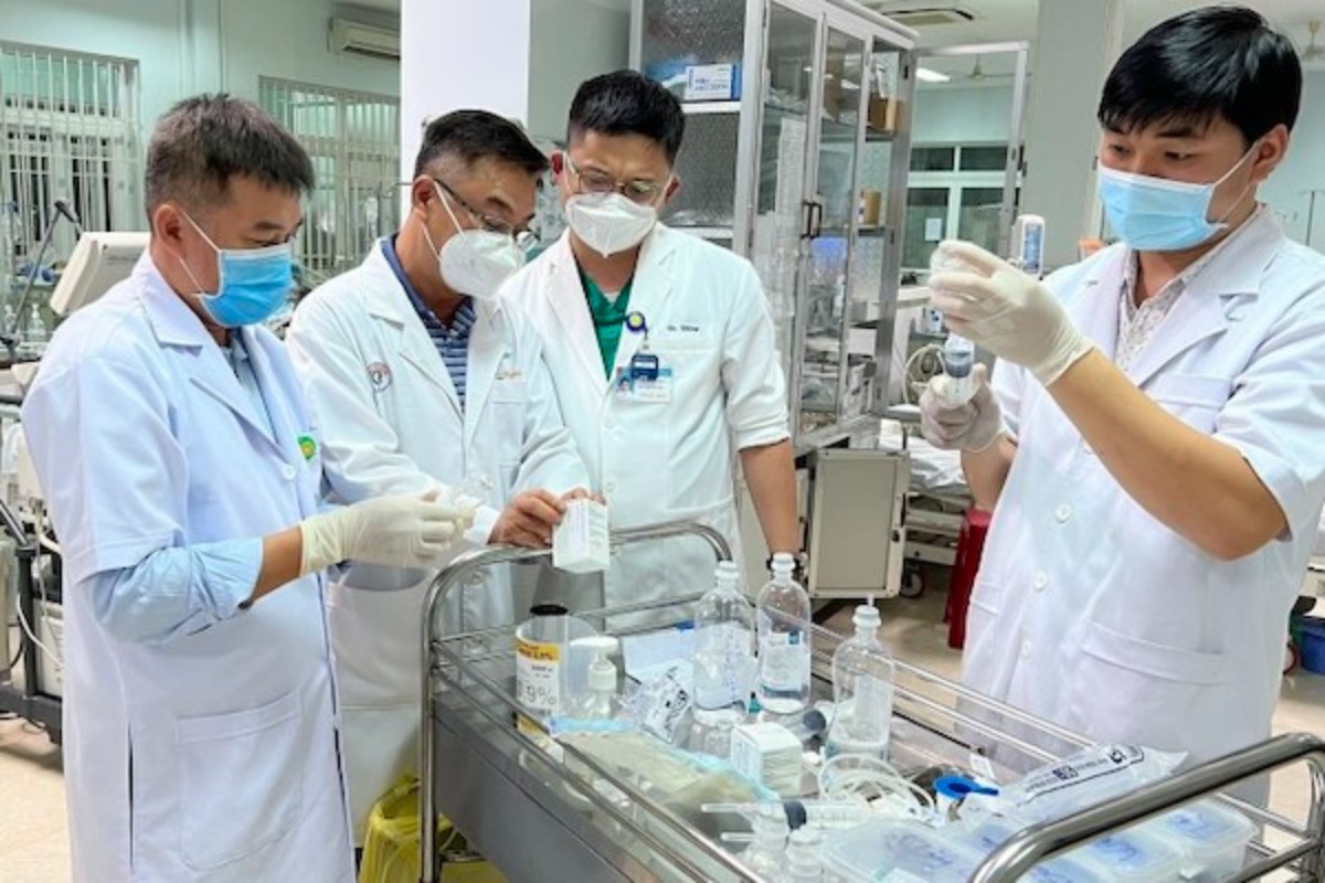 鯉のなれずしを食べた10人が入院、1人の死亡が確認される