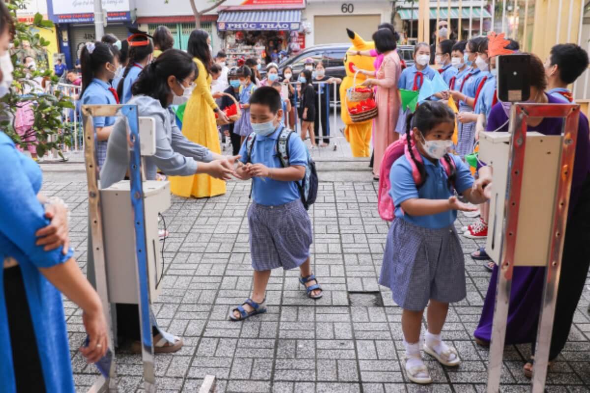 ホーチミンの学校はマスク着用必須、新型コロナの再流行