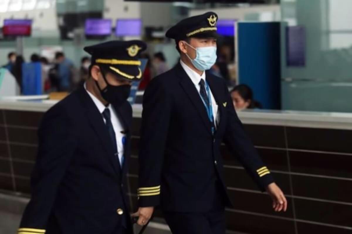 ベトナム航空の低額な現地人パイロット給与、多くの退職を招く