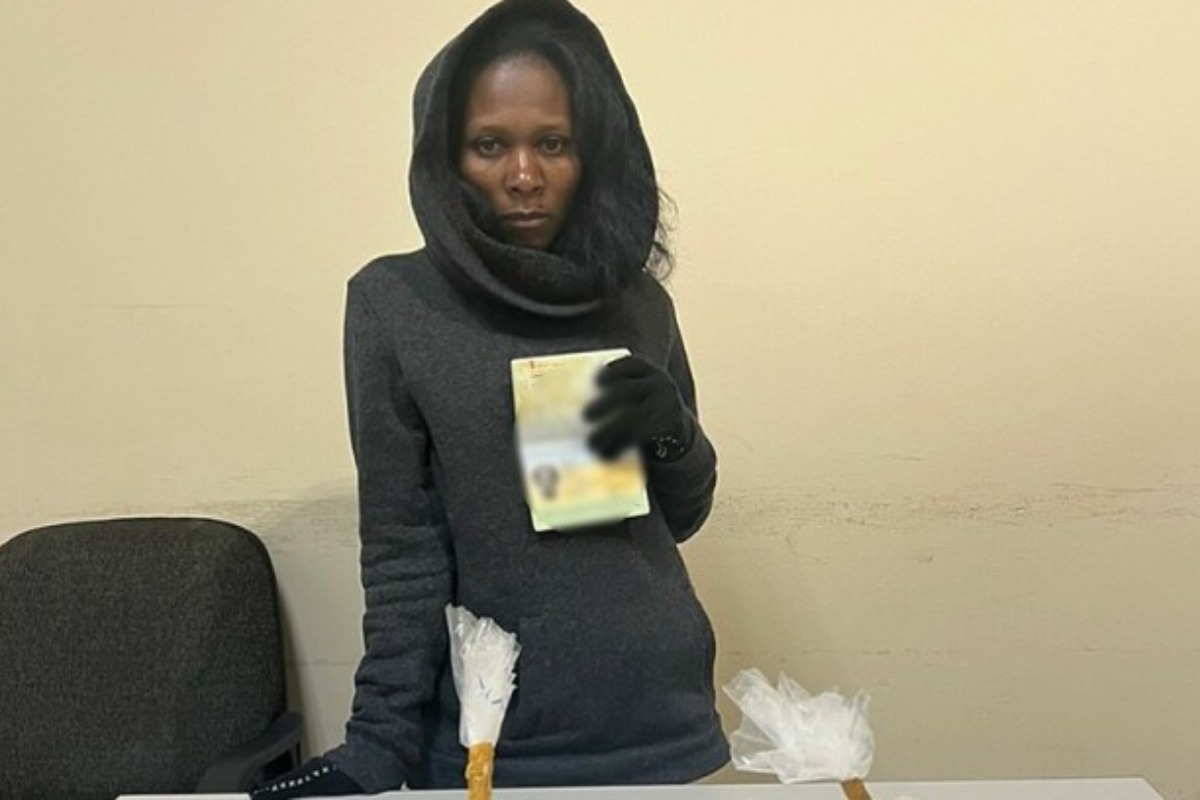タンソンニャットに2.3キロのコカイン、ケニア人女性を逮捕