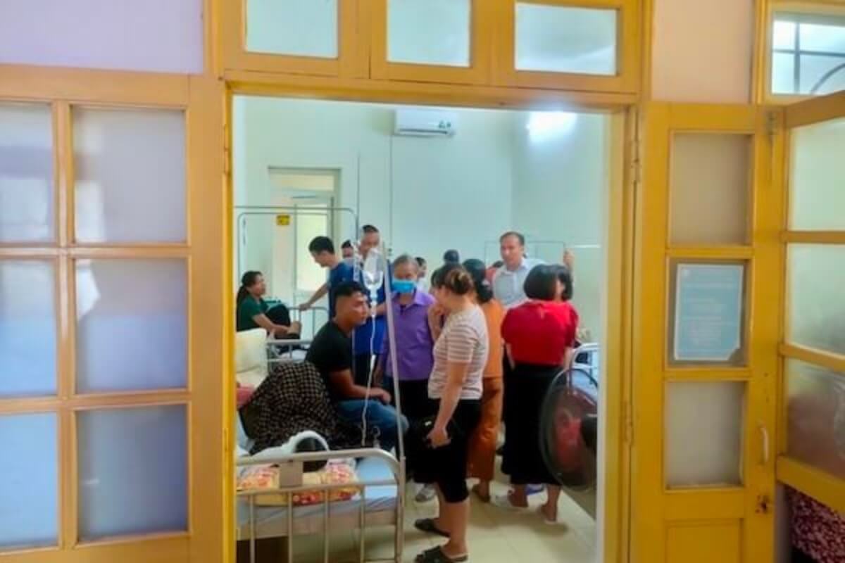 点火したタバコで風船が爆発、ベトナム中部の学校で生徒10人が負傷