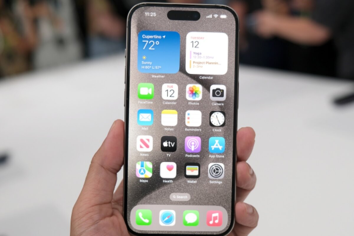 iPhone 15 Proの価格、ベトナム人平均給与の約3ヶ月分に相当