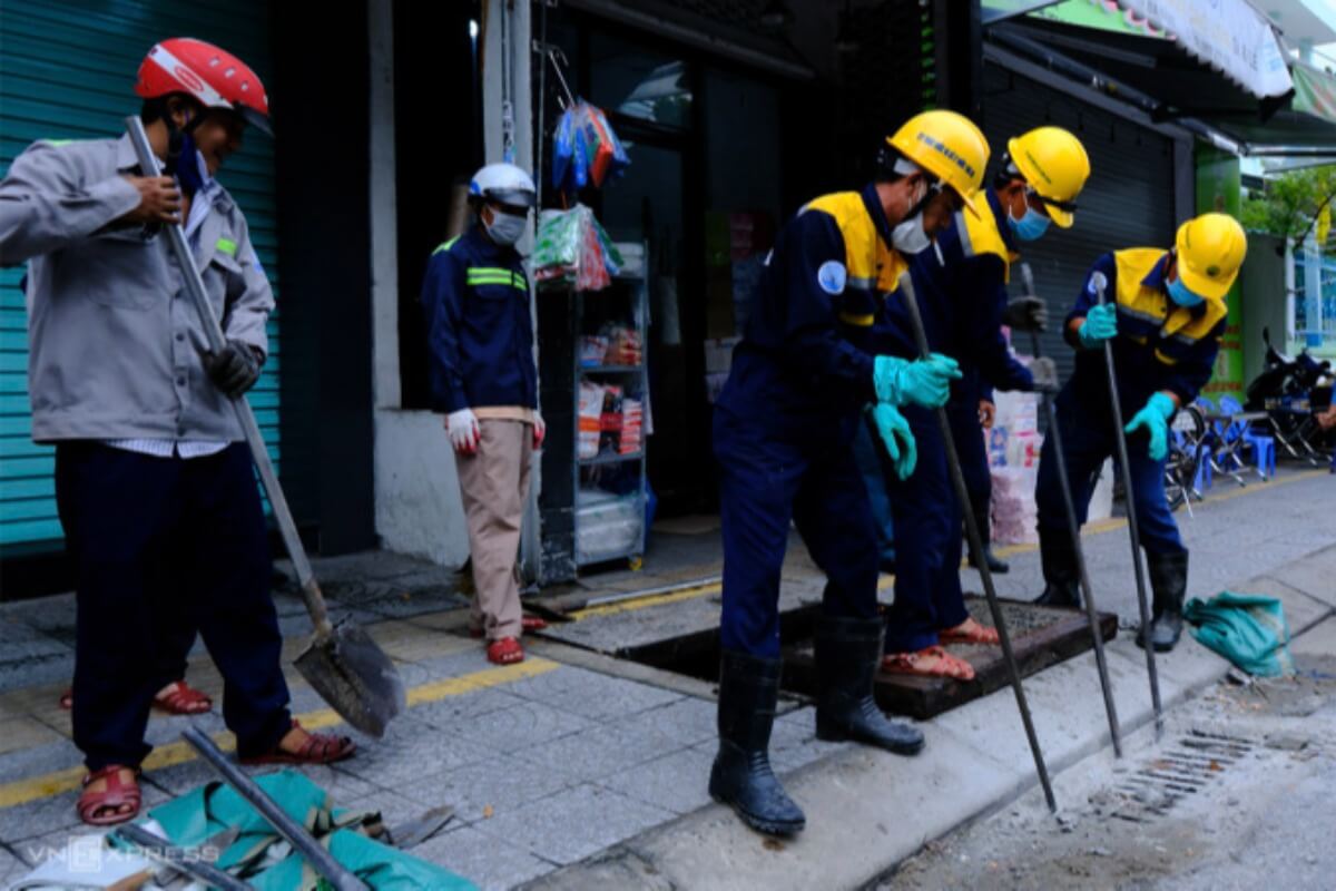 ダナン市当局、下水道のゴミによる洪水解消に向けた活動開始