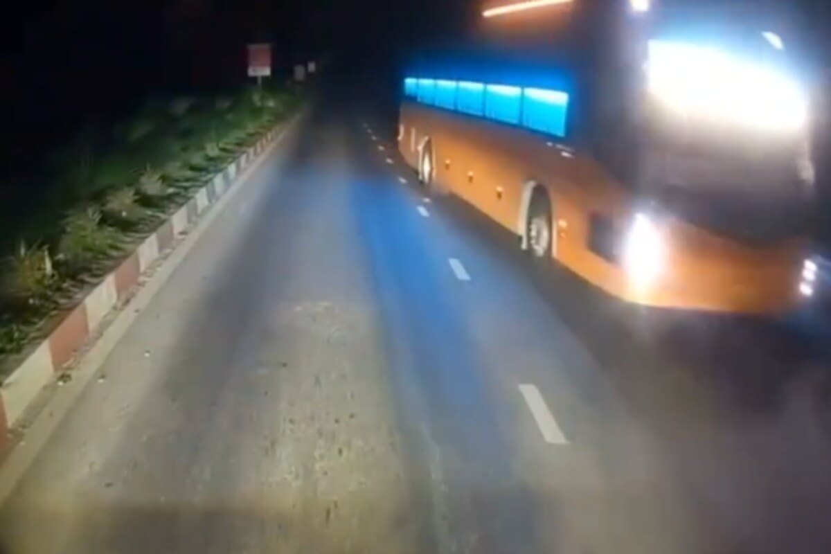 3キロ以上にわたって道路を逆走、バス運転手に罰金と免許停止処分