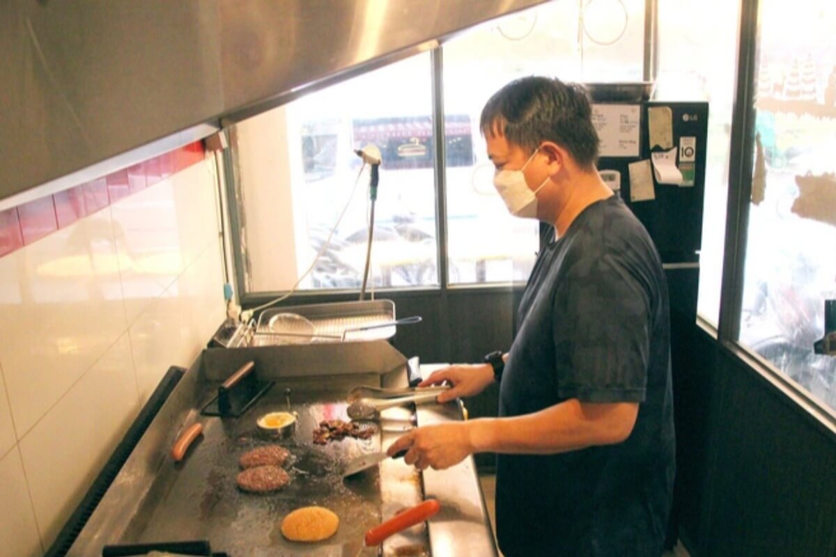 ファンビッチャンのハンバーガー屋、本場の味で人気